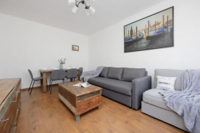 Exceptional Apartment with Parking for 5 by Noclegi Renters